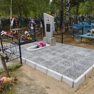 Памятник из мраморной крошки 1