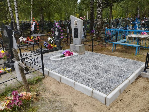 Памятник из мраморной крошки 1