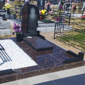 Гранитный памятник 18