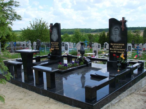 Двойной памятник 1