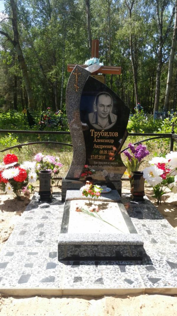 Накладные бронзовые буквы, окраска букв золотой краской 10