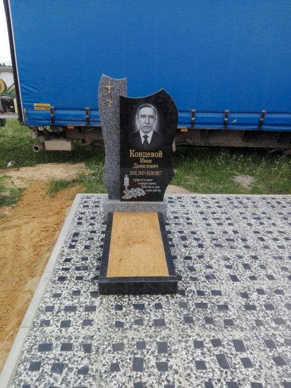 Накладные бронзовые буквы, окраска букв золотой краской 3