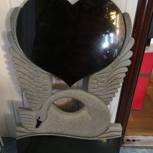 Памятник в виде сердца 4