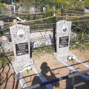 Двойной памятник 8