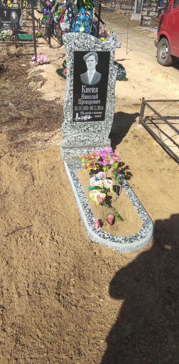 Памятник из мраморной крошки 2