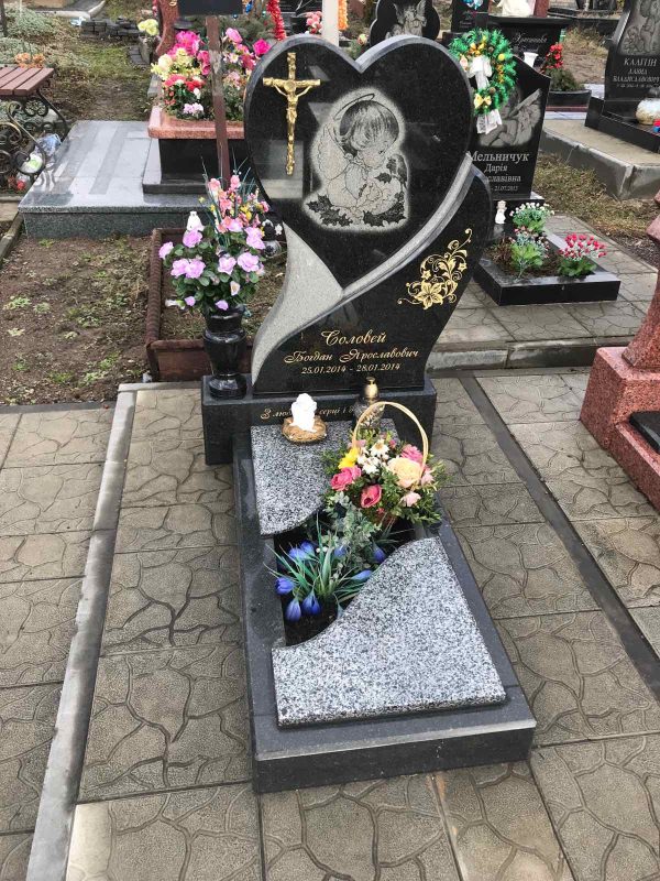 Памятник в виде сердца 9