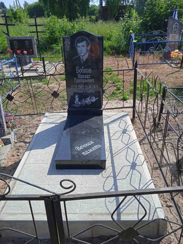 Гранитный памятник 15
