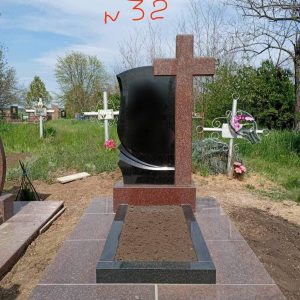 Памятник в виде креста